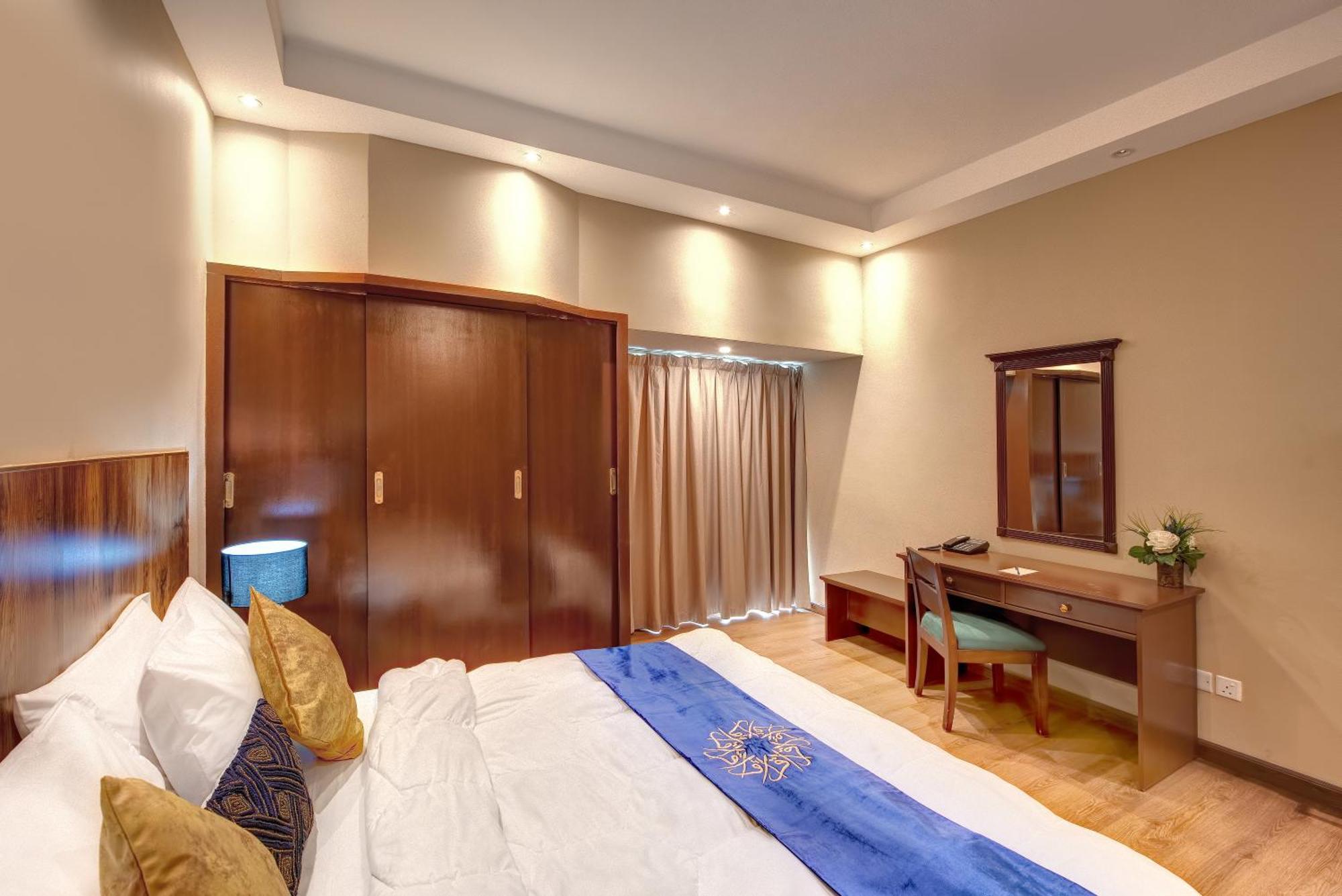 Отель Al Bustan Flats Шарджа Экстерьер фото