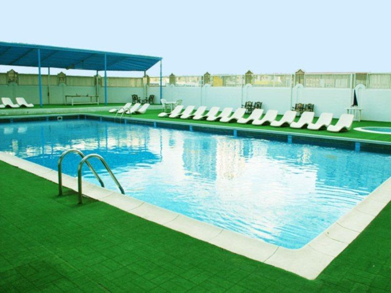 Отель Al Bustan Flats Шарджа Экстерьер фото