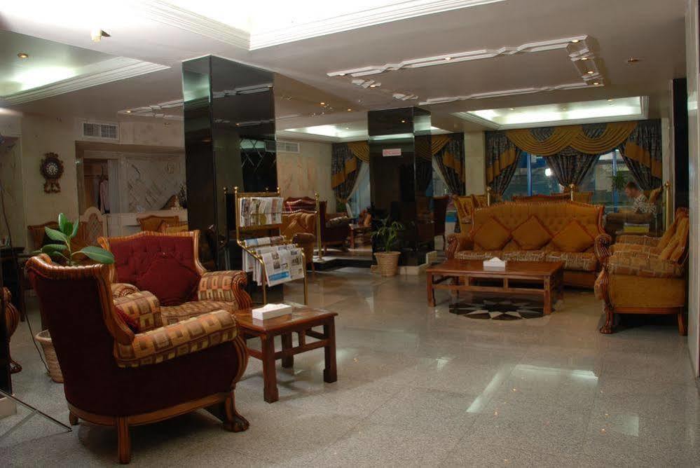 Отель Al Bustan Flats Шарджа Экстерьер фото